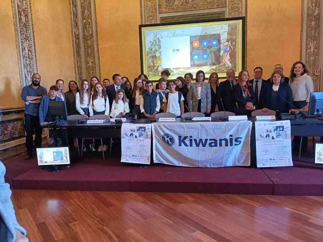 Immagine articolo: Cyberbullismo. Una delegazione del Kiwanis Menfi e degli alunni del “Santi Bivona“ all'ARS per discutere della tematica