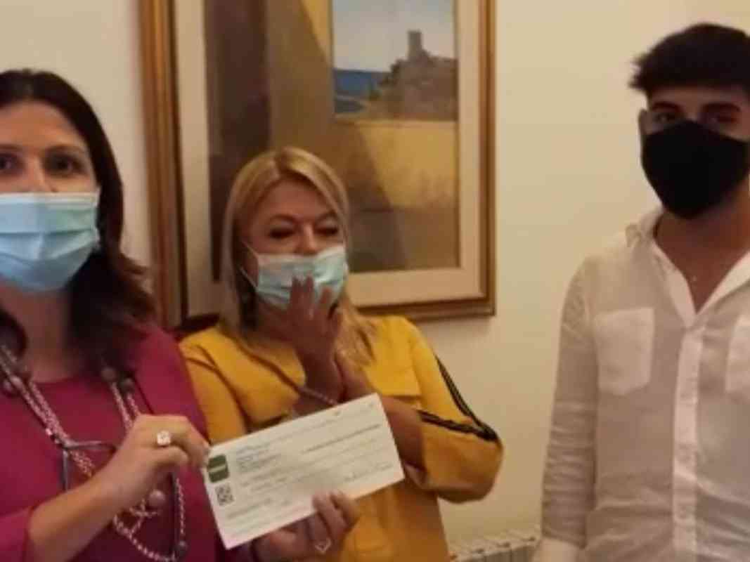 Immagine articolo: Prestigioso premio per il giovane ventiquattrenne di Menfi Ivan Turturici. Il suo “logo“ per Inycon “strega“ i giurati al Concorso Nazionale