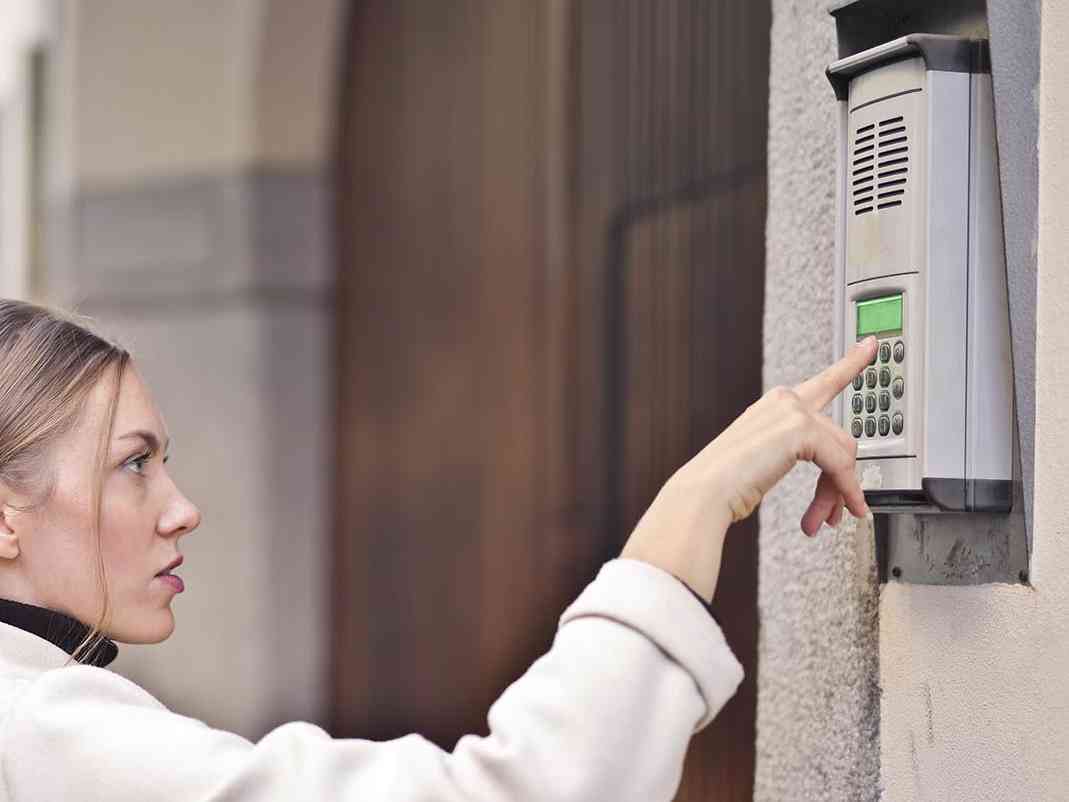 Immagine articolo: Menfi. “Mi manda don Alessandro“, la truffa di “Benedetta“