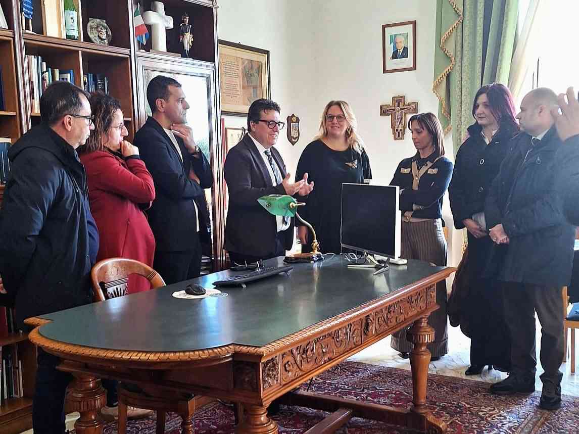 Immagine articolo: L'Ass. regionale Savarino a Menfi per il finanziamento di un parco urbano didattico in via Boccaccio