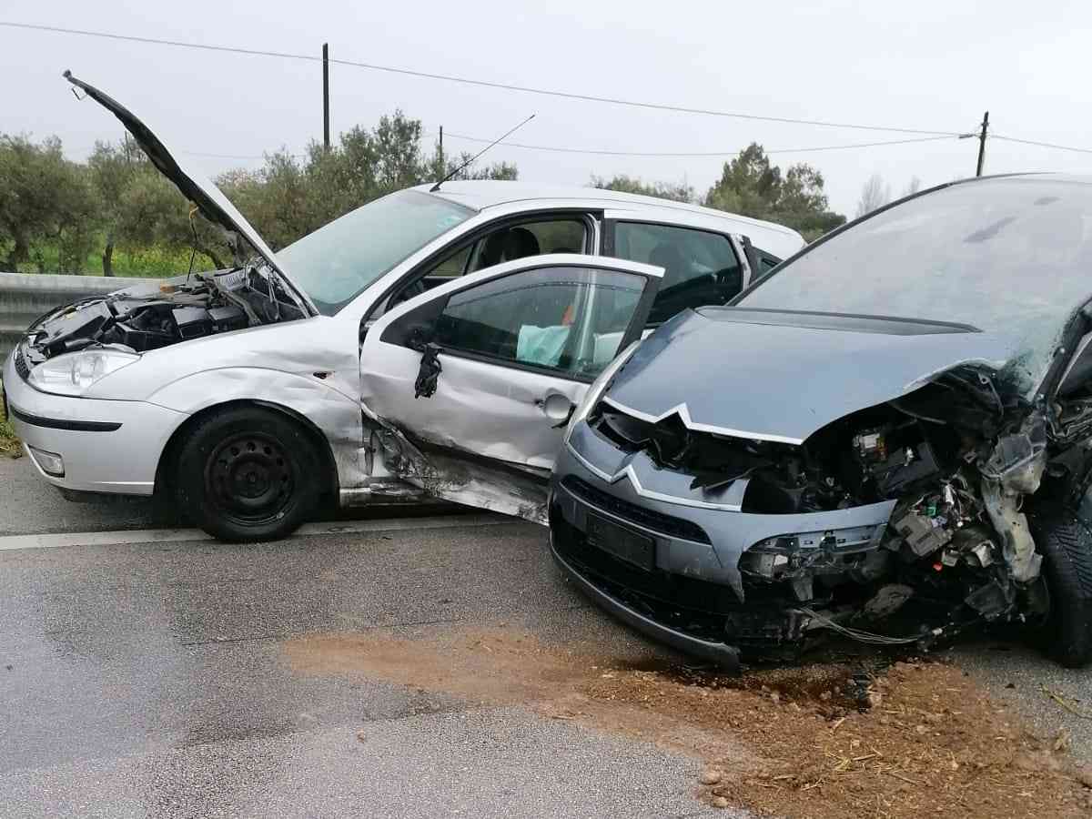 Immagine articolo: Grave scontro tra quattro auto sulla S.S. 115. Feriti due menfitani. Sul posto Vv del Fuoco e Polizia