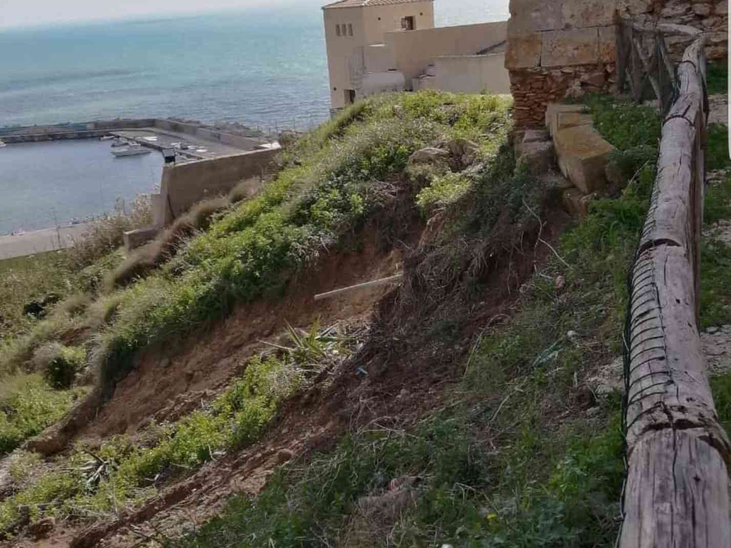 Immagine articolo: La Torre di Porto Palo è a rischio crollo? Cittadini preoccupati dopo la frana causata dal maltempo