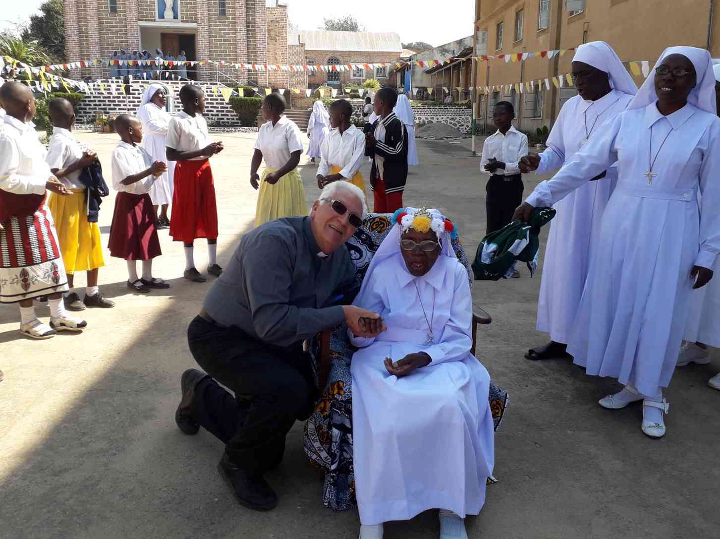 Immagine articolo: “Io gli Africani li aiuto a casa loro”. Storia di Don Saverio Catanzaro, l'arciprete di Menfi in aiuto della Tanzania