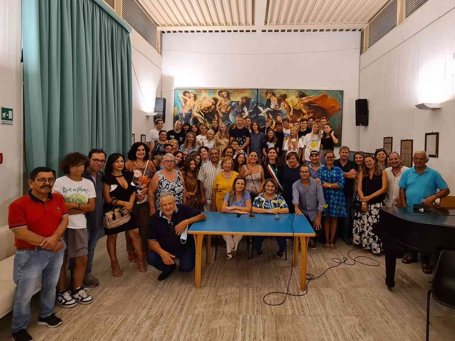 Immagine articolo: Menfi, ucraini dopo tre mesi lasciano la città. Il Sindaco Mauceri: “Bella prova di solidarietà”