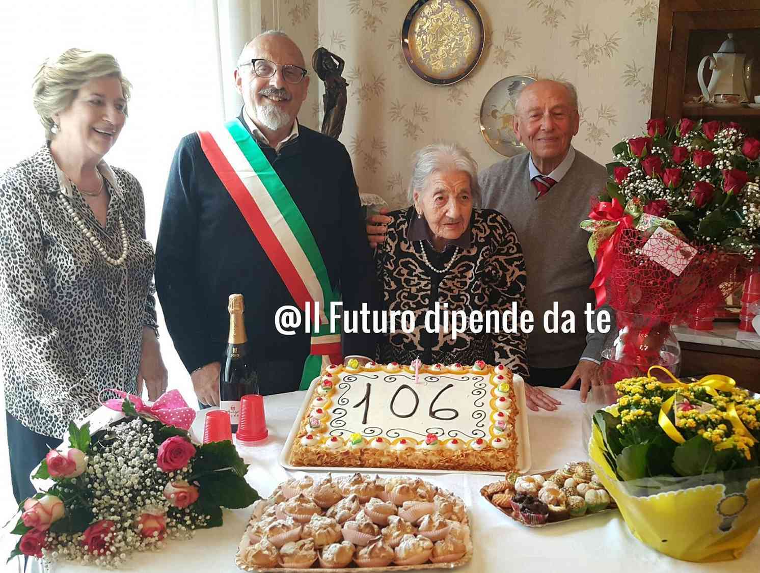 Immagine articolo: Santa Margherita in festa per i 106 anni di nonna Francesca. Presente anche il Sindaco ai festeggiamenti