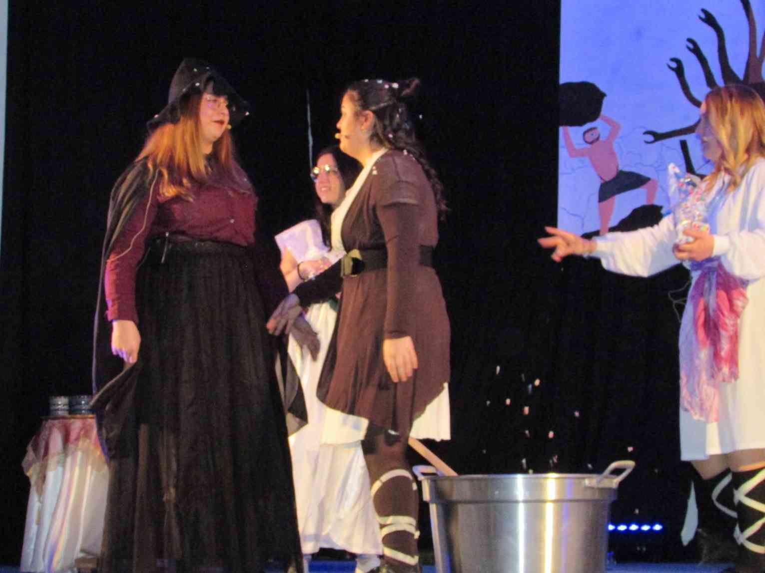 Immagine articolo: Strepitoso successo per gli studenti della IV A del Liceo Scientifico di Menfi con la parodia musicale dell’Odissea