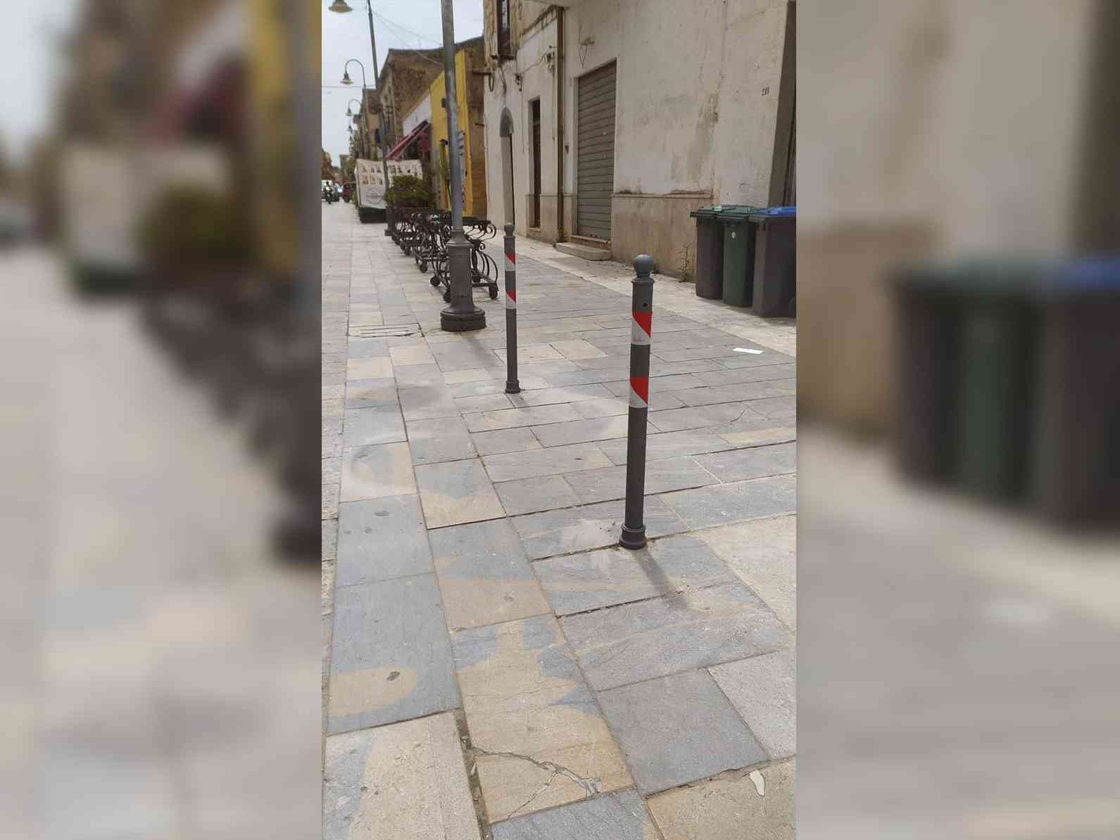 Immagine articolo: Menfi. Stop ai parcheggi selvaggi in Via della Vittoria, arrivano i dissuasori