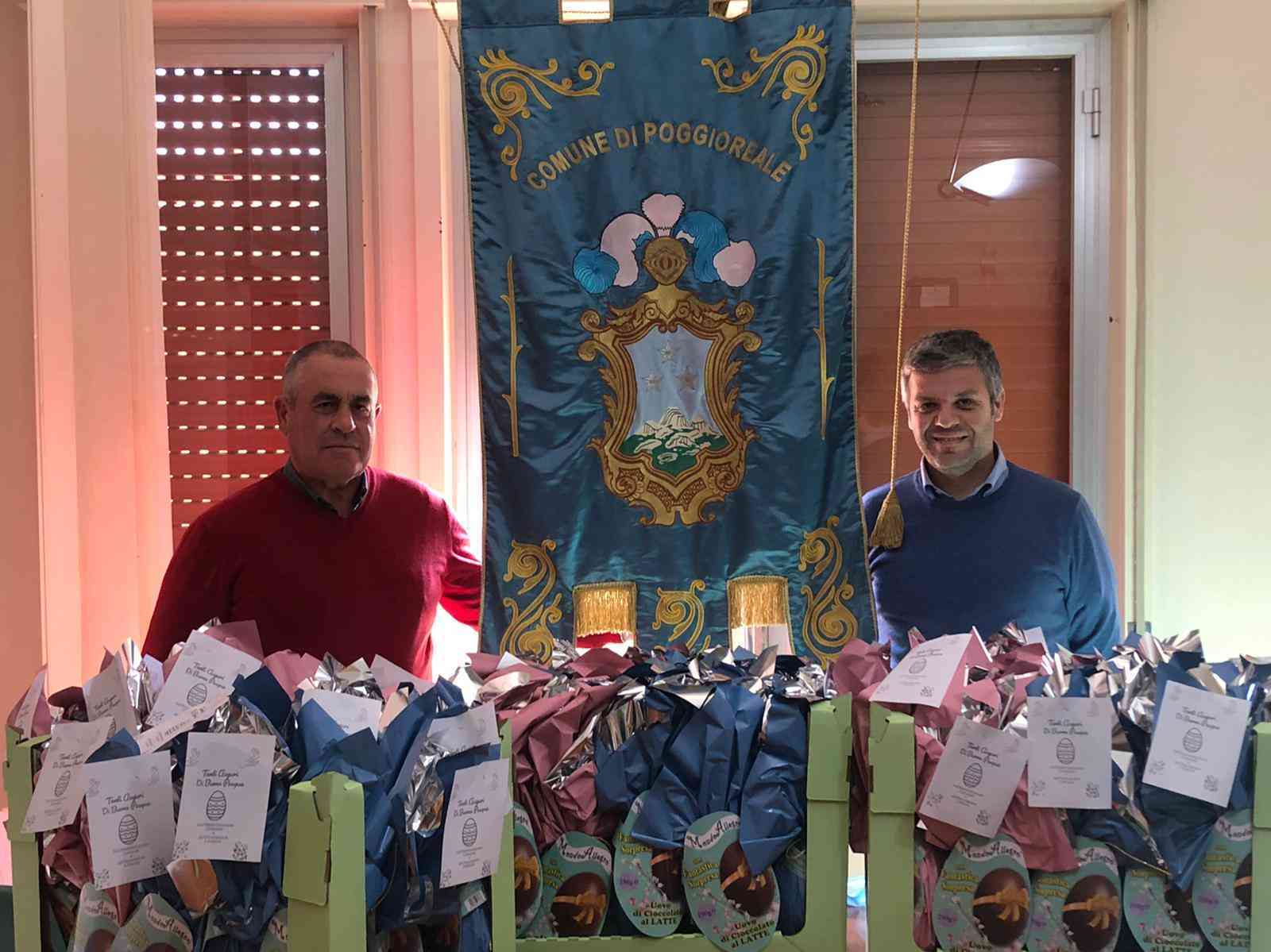 Immagine articolo: Poggioreale, donate uova di Pasqua a bambini e studenti