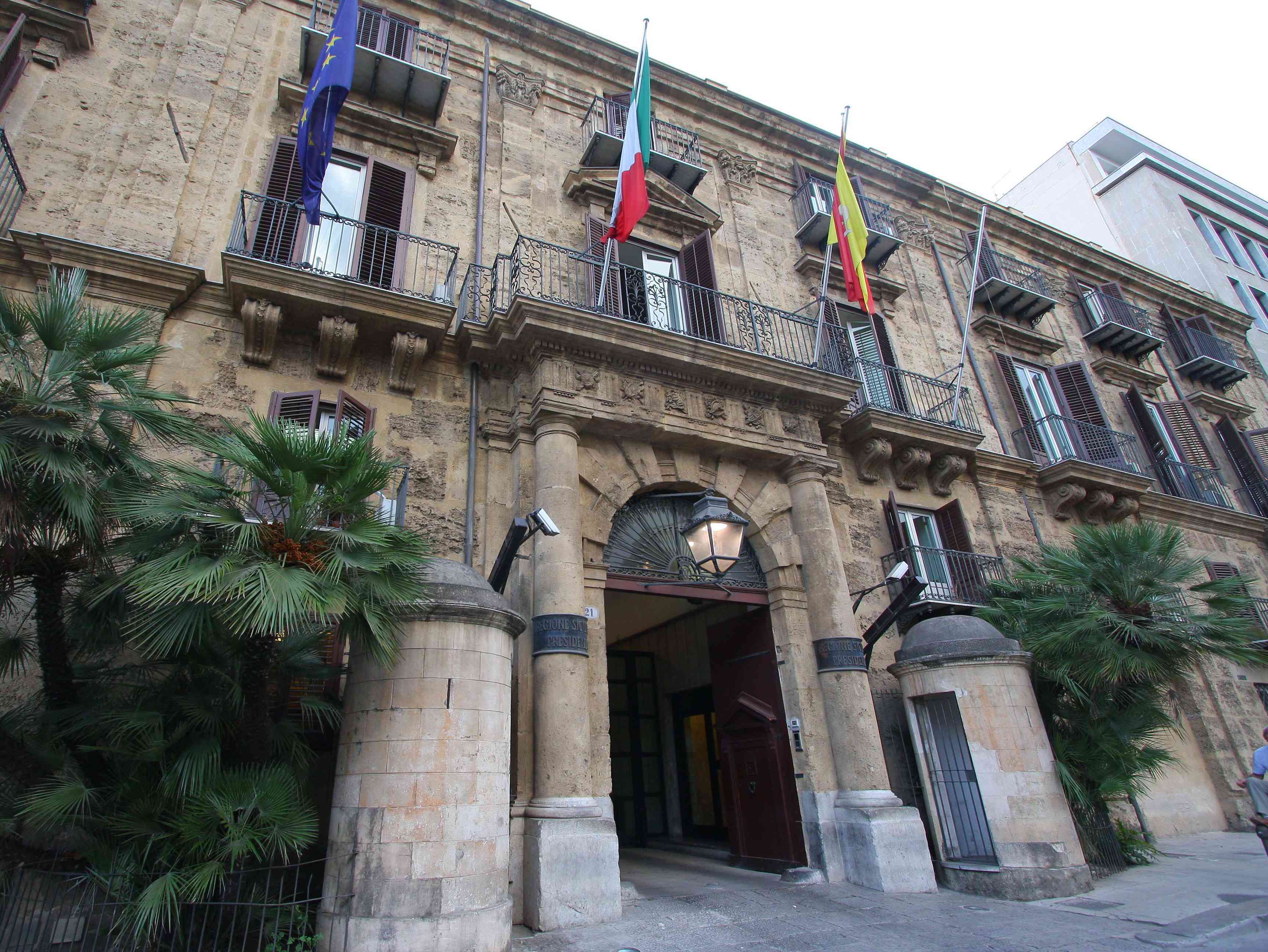 Immagine articolo: Imprese, nuovi requisiti di accesso per 'Fare impresa' e 'Ripresa Sicilia'. Ecco quali