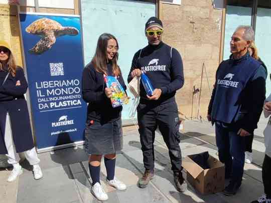 Immagine articolo: Sciacca, Plastic Free e volontari ripuliscono cittadina. Cinque chili di cicche raccolte