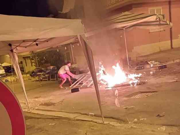 Immagine articolo: Fiera di Santa Margherita di Belice: nella notte a fuoco una bancarella di giocattoli