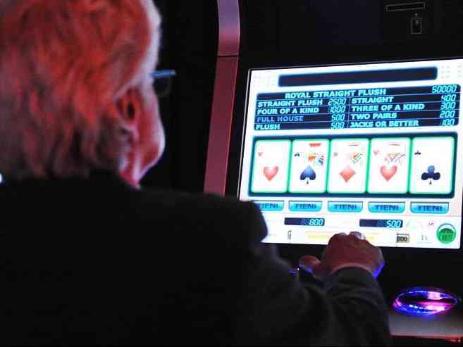 Immagine articolo: “Prevenzione e trattamento del gioco d’azzardo patologico, concluse le audizioni sul disegno di legge“ intervento di Margherita La Rocca Ruvolo al convegno “Il gioco d’azzardo patologico in Italia, le donne al centro”