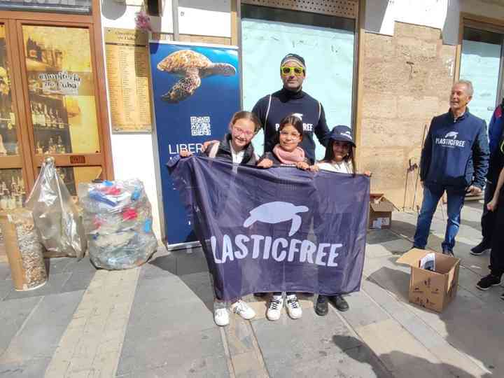 Immagine articolo: Sciacca, Plastic Free e volontari ripuliscono cittadina. Cinque chili di cicche raccolte