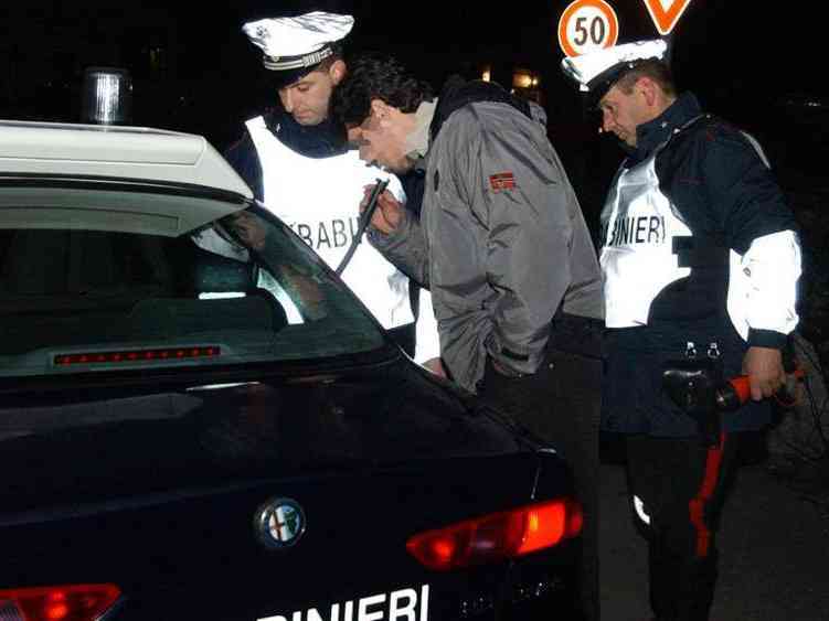 Immagine articolo: Menfi. Rifiuta di sottoporsi all'alcoltest, denuncia e ritiro patente