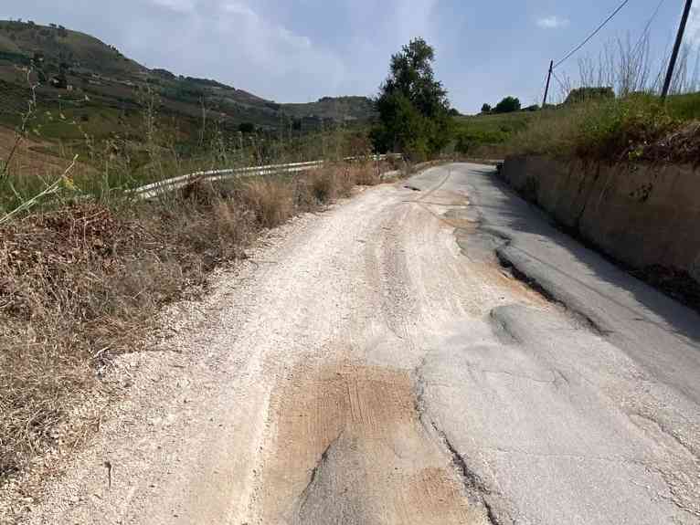 Immagine articolo: Richiesta di intervento urgente di manutenzione straordinaria sulla strada provinciale 19 Santa Margherita di Belice-Salaparuta, in prossimità di contrada Stagno