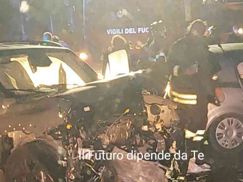 Immagine articolo: (FOTO) Sciacca, scontro frontale sulla statale 115. Muore una donna di Salaparuta. Sul posto il 118