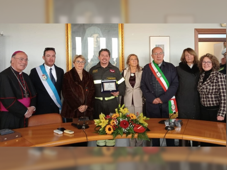 Immagine articolo: Salaparuta, ieri cerimonia consegna encomio solenne a Vigile del Fuoco Giuseppe Bruno