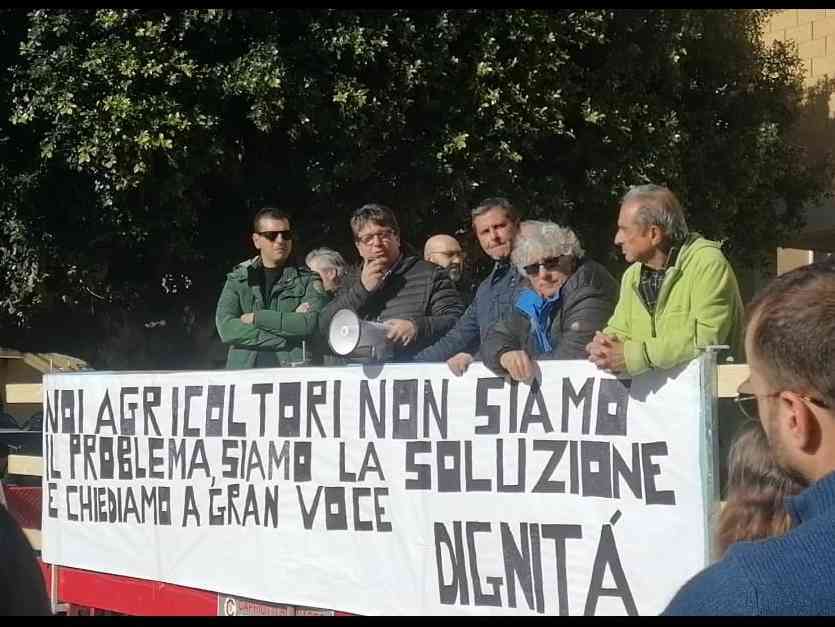 Immagine articolo: La protesta degli agricoltori è arrivata a Menfi. Il corteo raggiunge la piazza. IL VIDEO