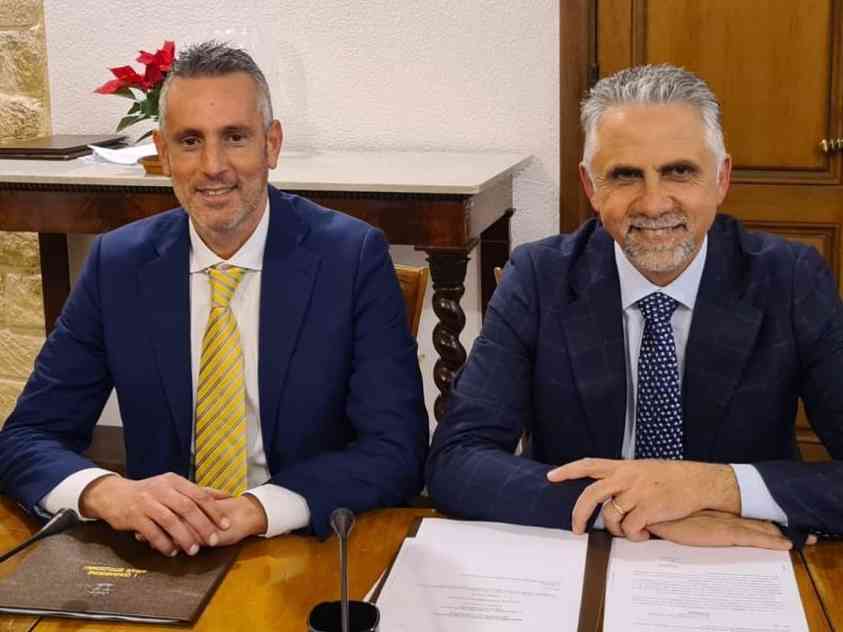 Immagine articolo: Ddl Province, consegnato il testo agli uffici di Presidenza dell'Ars. Abbate e Pace: “Adesso il voto finale del Parlamento“