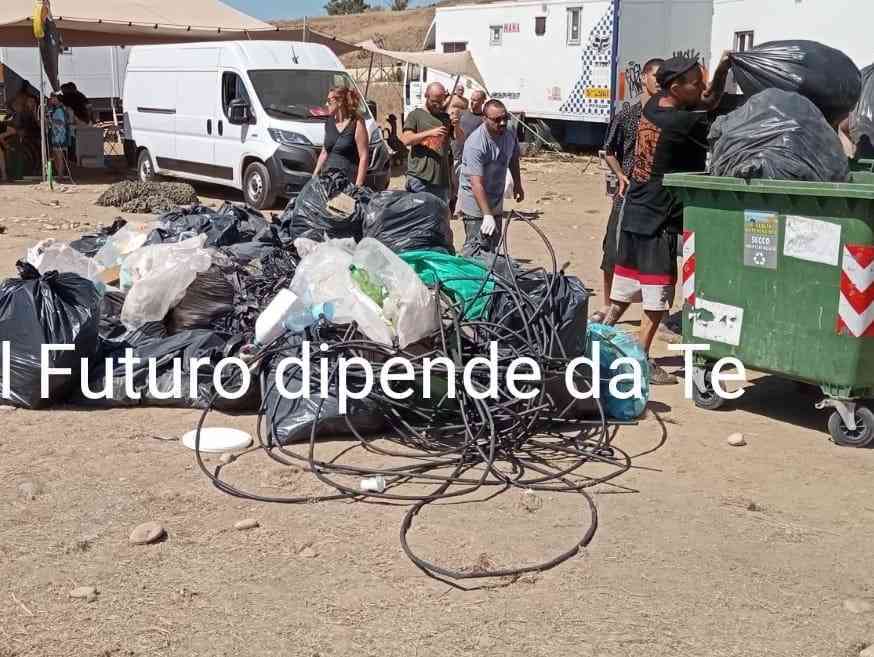 Immagine articolo: Finisce il rave party. Sequestrata attrezzatura e via a rimozione rifiuti