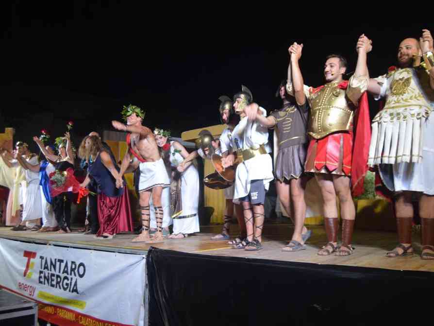 Immagine articolo: Risate, musica e spettacolo domani a Salaparuta con “La vera storia della guerra di Troia”. Ingresso libero