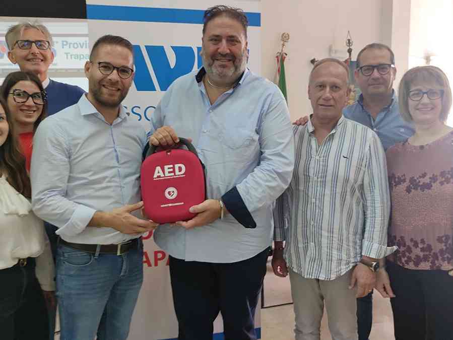 Immagine articolo: Poggioreale. L'Avis provinciale di Trapani dona un defibrillatore al comune di Poggioreale