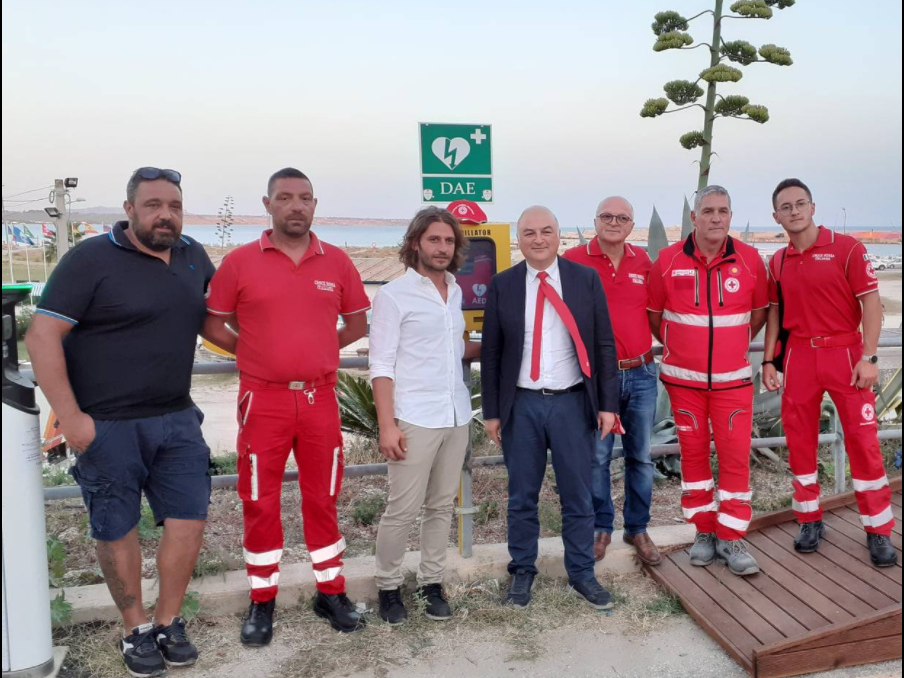 Immagine articolo: Menfi, due defibrillatori a disposizione della comunità, uno nel centro cittadino e una nella località balneare