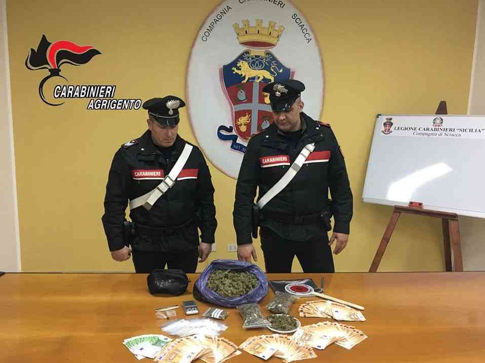 Immagine articolo: Sciacca. Arrestati due pusher e sequestrati 1 kg di marijuana e 20.000 euro