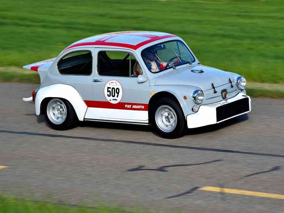 Immagine articolo: A Menfi il Raduno Auto Storiche, Abarth e Anni ’90