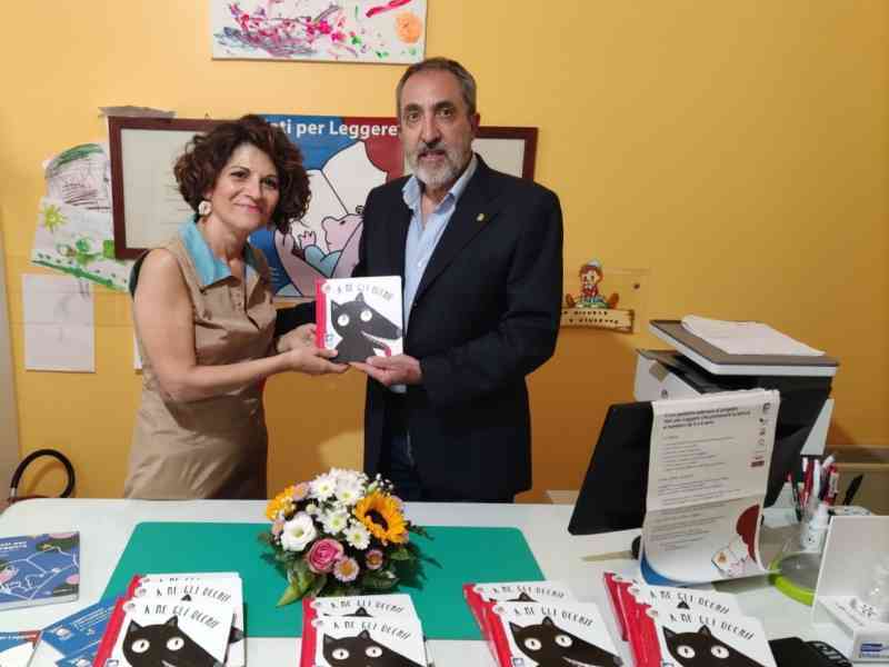 Immagine articolo: Menfi: “Nati per leggere“, consegna dei libri in dono. Continua anche quest'anno la sinergia tra il Rotary Club Menfi Belice Carboj e l'associazione Nati Per Leggere