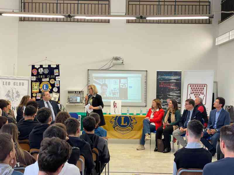 Immagine articolo: Menfi. Interessante incontro per far conoscere la ricchezza del patrimonio vitivinicolo agli studenti