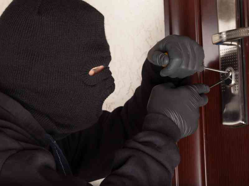 Immagine articolo: Furto con scasso a Porto Palo. Derubati gioielli da un'abitazione estiva