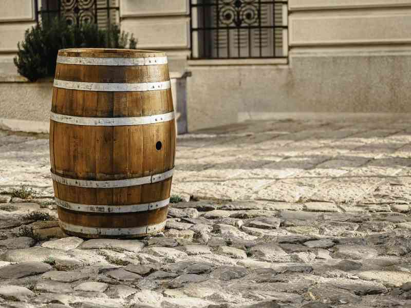 Immagine articolo: Menfi. 6 botti decorate: il circolo culturale “Il Cenacolo“ lancia l'iniziativa “Adotta una botte“