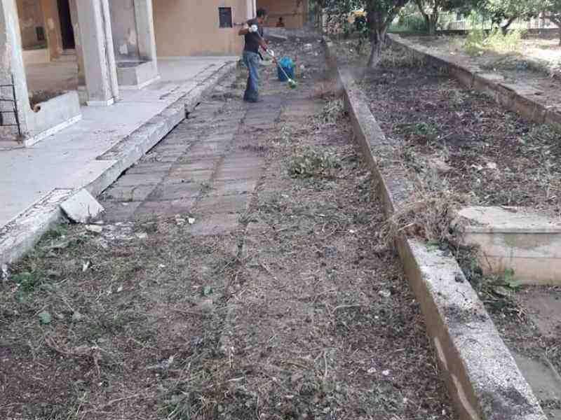 Immagine articolo: Pulizia straordinaria degli oltre 10 ettari di verde urbano a Montevago.Operatori agricoli al lavoro