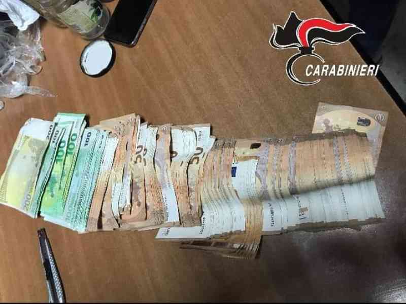 Immagine articolo: Tre misure cautelari per droga a Ribera e sequestrati dai carabinieri 12 mila euro nascosti in barattoli sepolti nel terreno in campagna