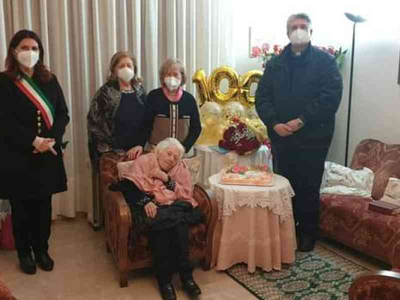 Immagine articolo: Menfi festeggia i 100 anni della Sig.ra Laura Alongi