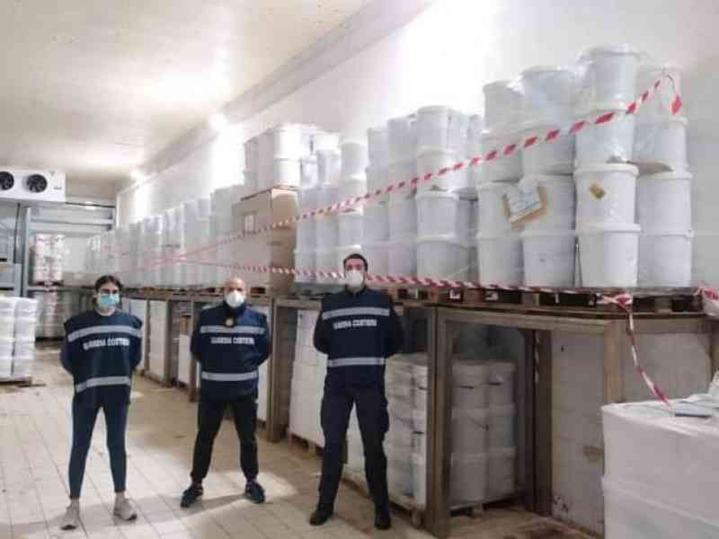 Immagine articolo: Guardia costiera di Sciacca: sequestrate 10,5 tonnellate di prodotto ittico per un valore di € 18.000,00 c