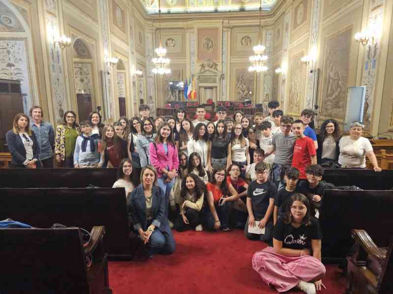 Immagine articolo: Baby consiglio comunale e gruppo di alunni di Salaparuta in visita all'ARS