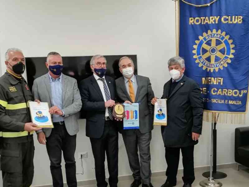 Immagine articolo: Santa Margherita di Belìce: donazione del Rotary ai vigili del fuoco