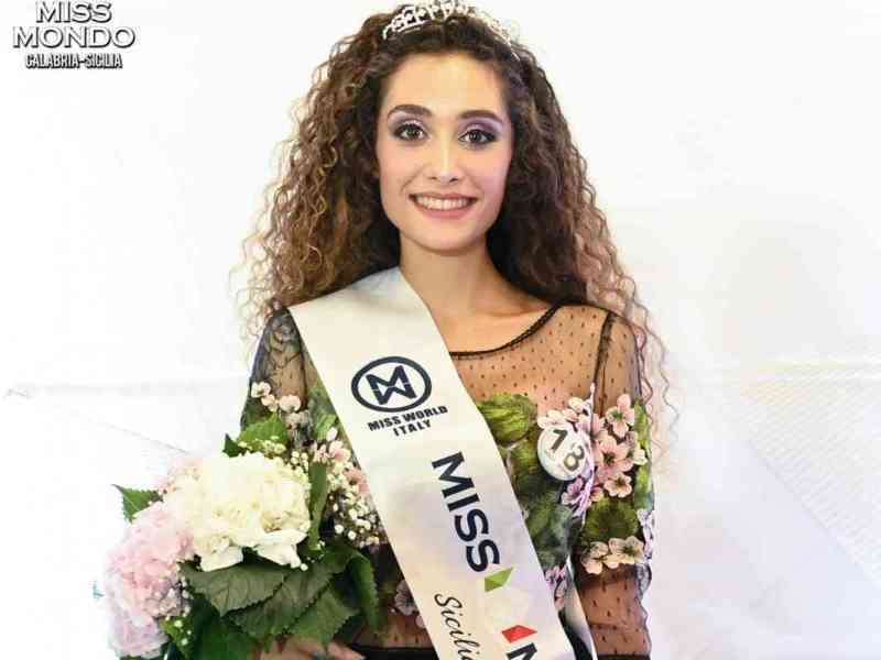 Immagine articolo: Salaparuta, bellezza locale eletta Miss Mondo Sicilia 2020. Aurora Vella trionfa a Gioiosa Marea