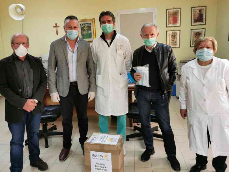 Immagine articolo: Coronavirus, il Rotary di Menfi dona 500 mascherine all'ospedale “Giovanni Paolo II“ di Sciacca