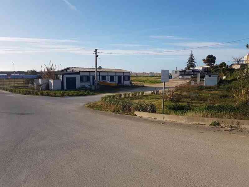 Immagine articolo: Porto Palo, ripulita la passerella e l'area circostante