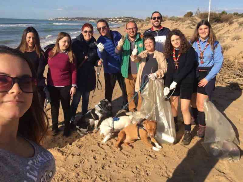 Immagine articolo: Iniziativa “Spiagge Plastic Free” tra Menfi, Sciacca ed Agrigento. Volontari in campo per liberare la costa dalla plastica