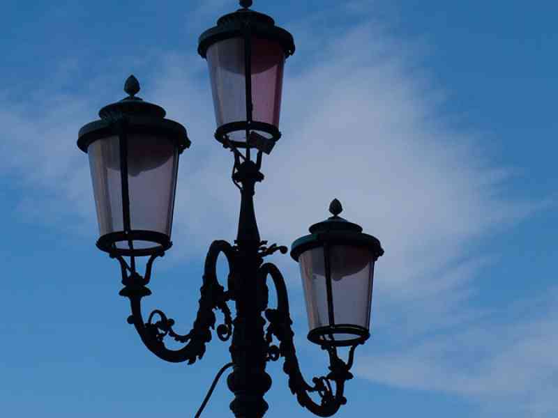 Immagine articolo: S. Margherita, cittadini “sentinelle” dell’illuminazione pubblica. Potranno contattare direttamente la  società che gestisce il serviz