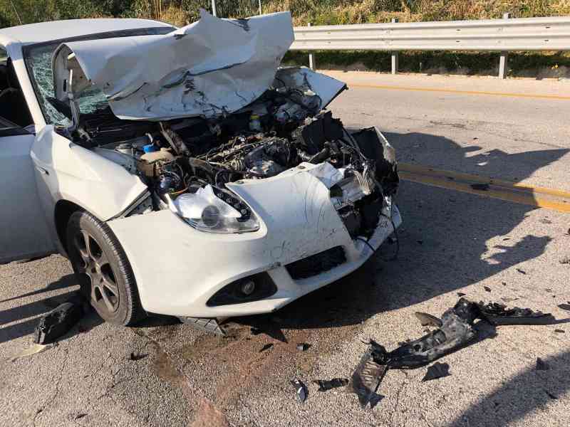Immagine articolo: Incidente tra due auto all'uscita di Menfi. Sul posto i Carabinieri