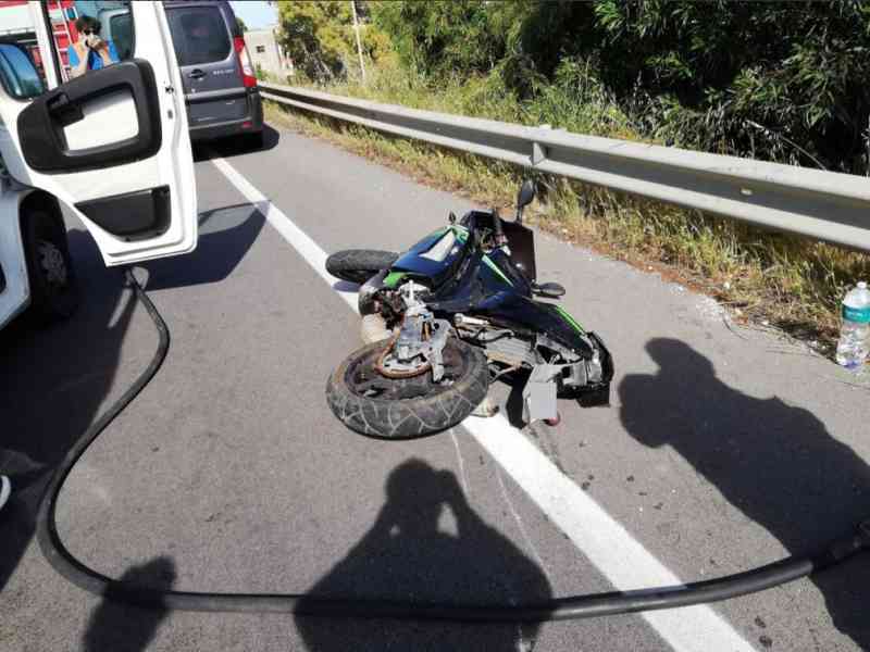 Immagine articolo: Incidente sulla Statale, coinvolte due automobili ed un ciclomotore. Ragazzo trasportato in ambulanza