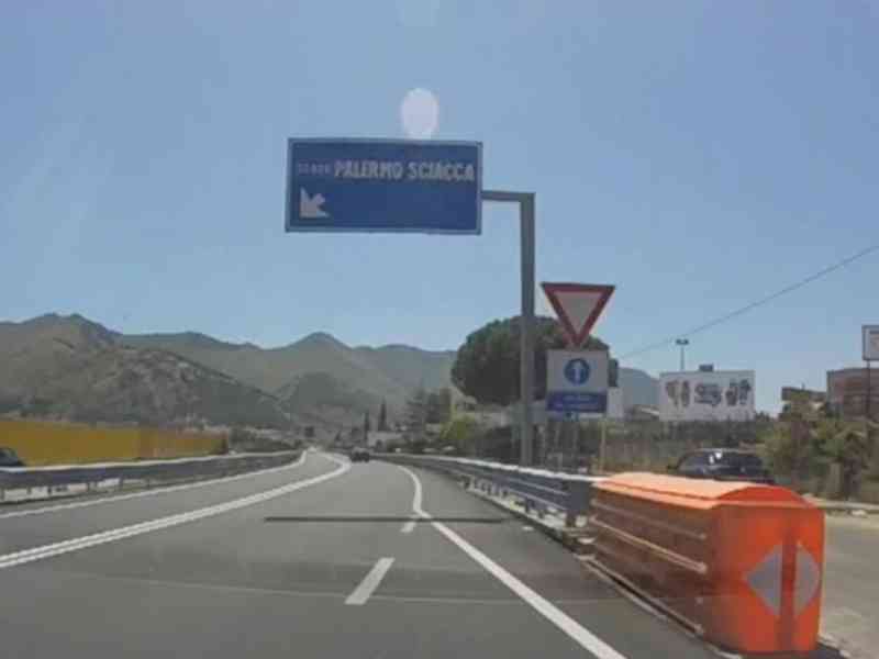 Immagine articolo: Fondovalle, Sciacca-Palermo, Catanzaro: “Situazione drammatica. Siamo al fianco di chi protesta“