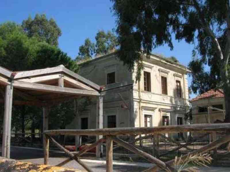 Immagine articolo: Menfi, la Regione finanzia 500 Mila Euro per i lavori ristrutturazione dell'ex stazione di Porto Palo