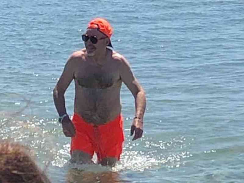 Immagine articolo: Menfi. Vasco Rossi fa il bagno a Porto Palo? No, è sempre stato in Puglia