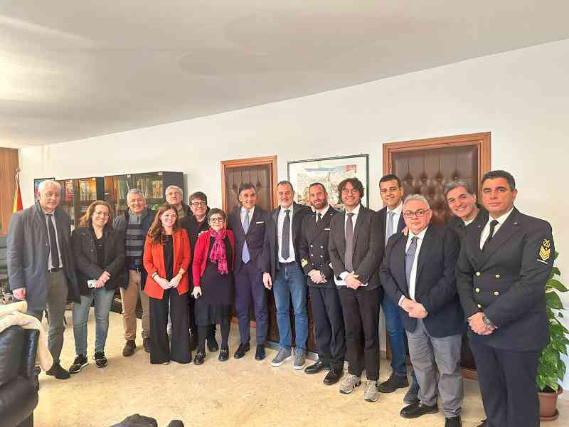 Immagine articolo: Menfi. Posidonia nel Porto di Porto Palo, concluso il tavolo tecnico con l'Assessore Tamajo. Sopralluogo il 26 gennaio